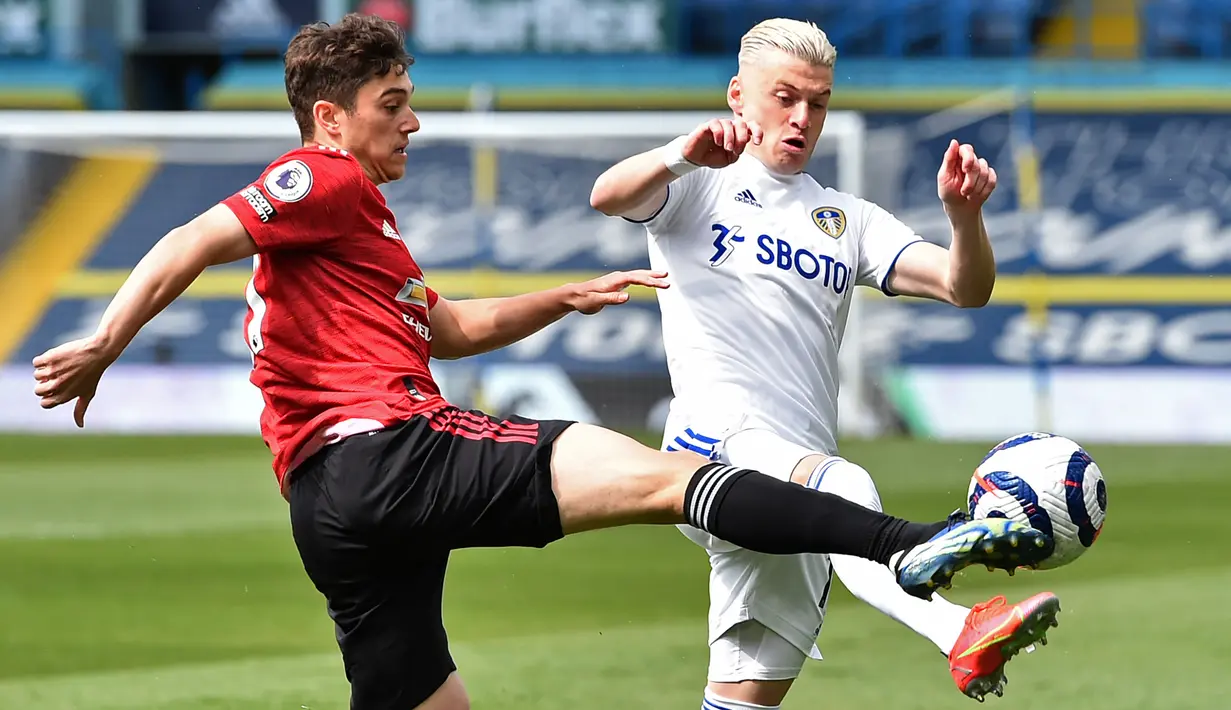 Ezgjan Alioski. Sayap Makedonia Utara berusia 29 tahun ini tidak diperpanjang kontraknya bersama Leeds United setelah bergabung sejak 2017/2018. Ia total telah tampil dalam 171 laga dengan torehan 22 gol dan 9 assist. Galatasaray menjadi salah satu peminatnya. (Foto: AFP/Pool/Peter Powell)