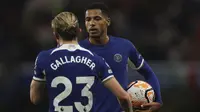 Liverpool tertarik mendatangkan seorang bek tengah milik Chelsea, Levi Colwill pada musim 2023/2024 setelah penampilan apiknya saat dipinjamkan bersama Brighton and Hove Albion pada musim 2022/2023. Namun Chelsea sebagai pemilik justru memperpanjang kontrak sang pemain hingga tahun 2029. (AP Photo/Ian Walton)