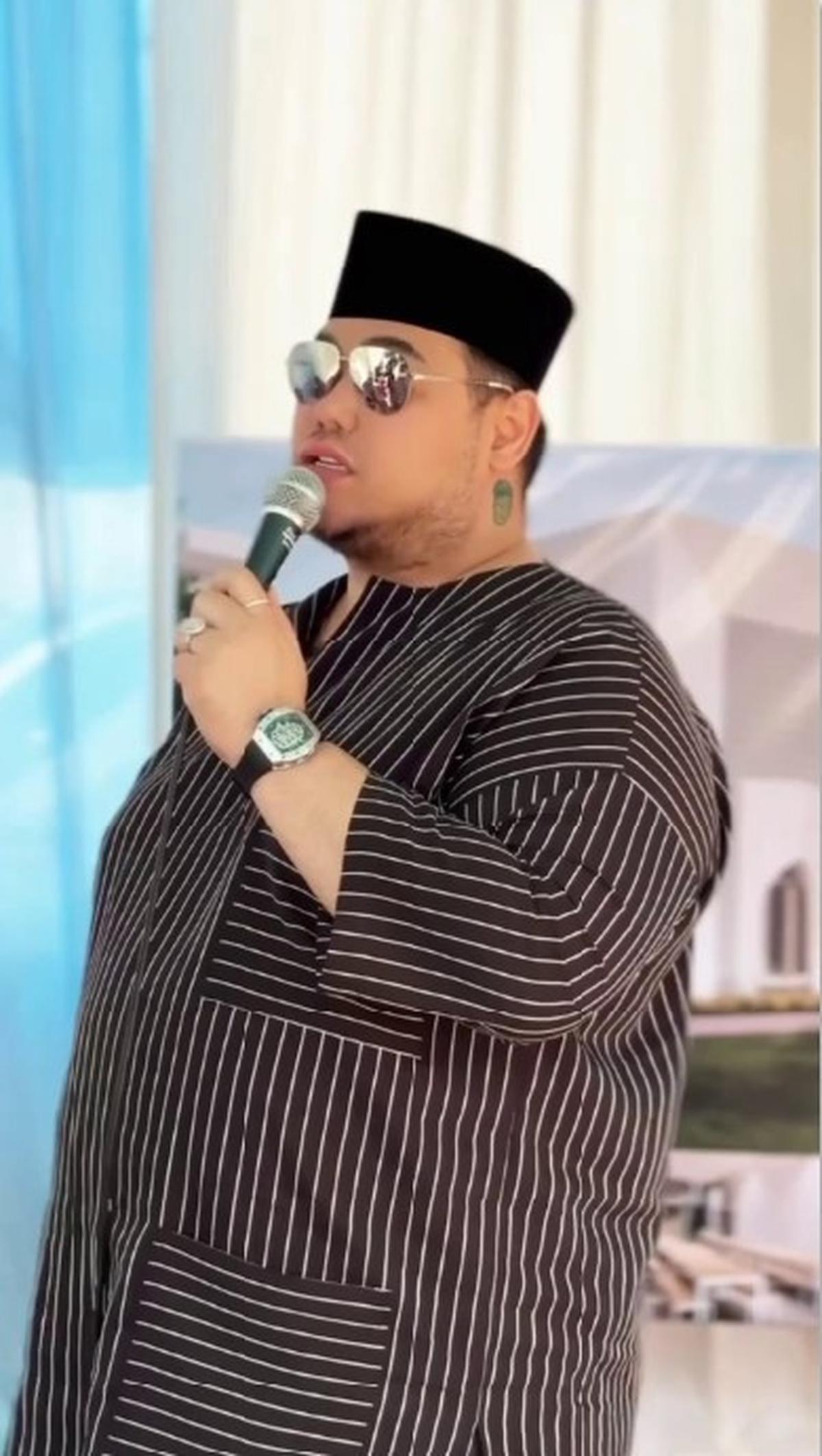 7 Potret Ivan Gunawan Peletakan Batu Pertama, Resmikan Masjid di Pesantrennya Jelang Berangkat Haji