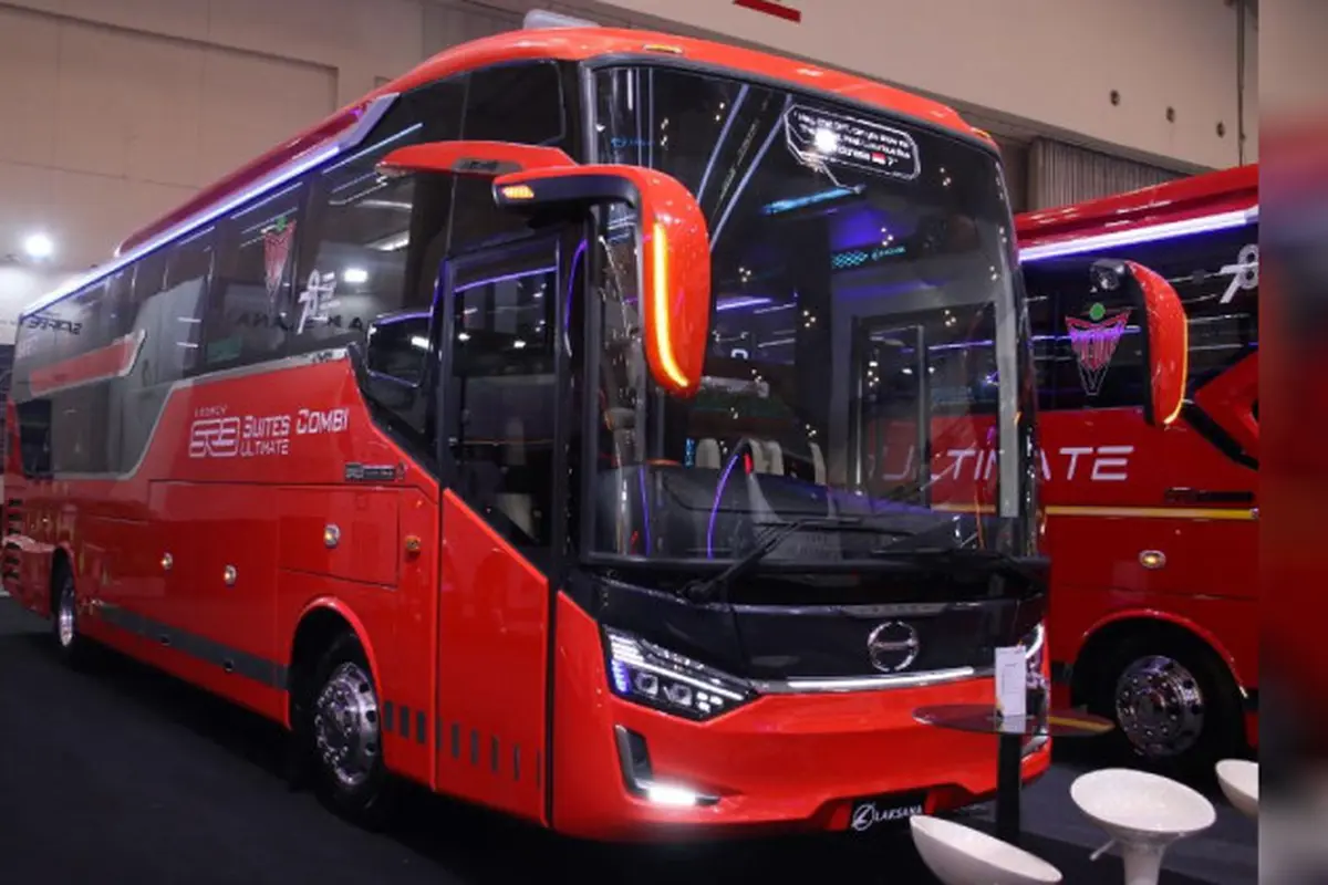 Hino serahkan 3 unit bus terbaru ke Perusahaan Otobus