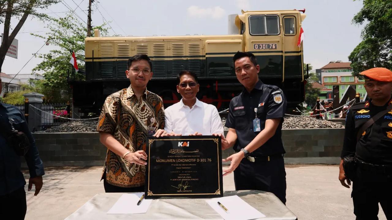 EVP Daop 6 Yogyakarta Bambang Respationo mengatakan, keberadaan lokomotif tersebut sebagai salah satu upaya peningkatan pelayanan Monumen Lokomotif D 301 76 dipasang manis tepat di halaman depan Stasiun Solo Balapan yang dapat disaksikan pengunjung ataupu