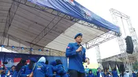Agus Harimurti Yudhoyono (AHY) berjoget di atas panggung