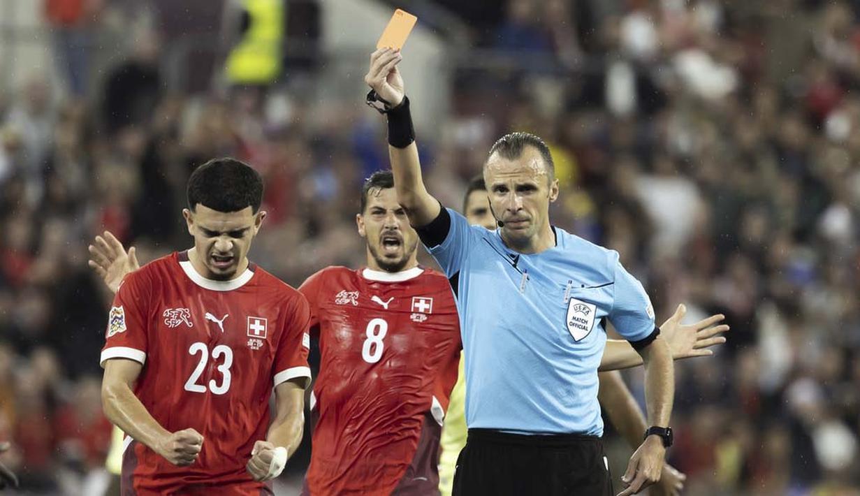 Meski bermain dengan 10 orang sejak menit ke-21 tapi Tim Matador tetap tampil garang dan menang dengan skor telak 4-1. (Salvatore Di Nolfi/Keystone via AP)