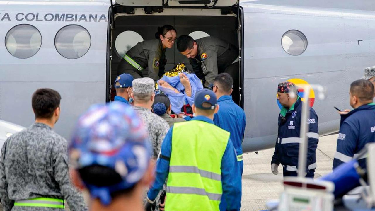 FOTO: Pesawat Hercules Jatuh Sesaat Lepas Landas Puluhan Orang Tewas