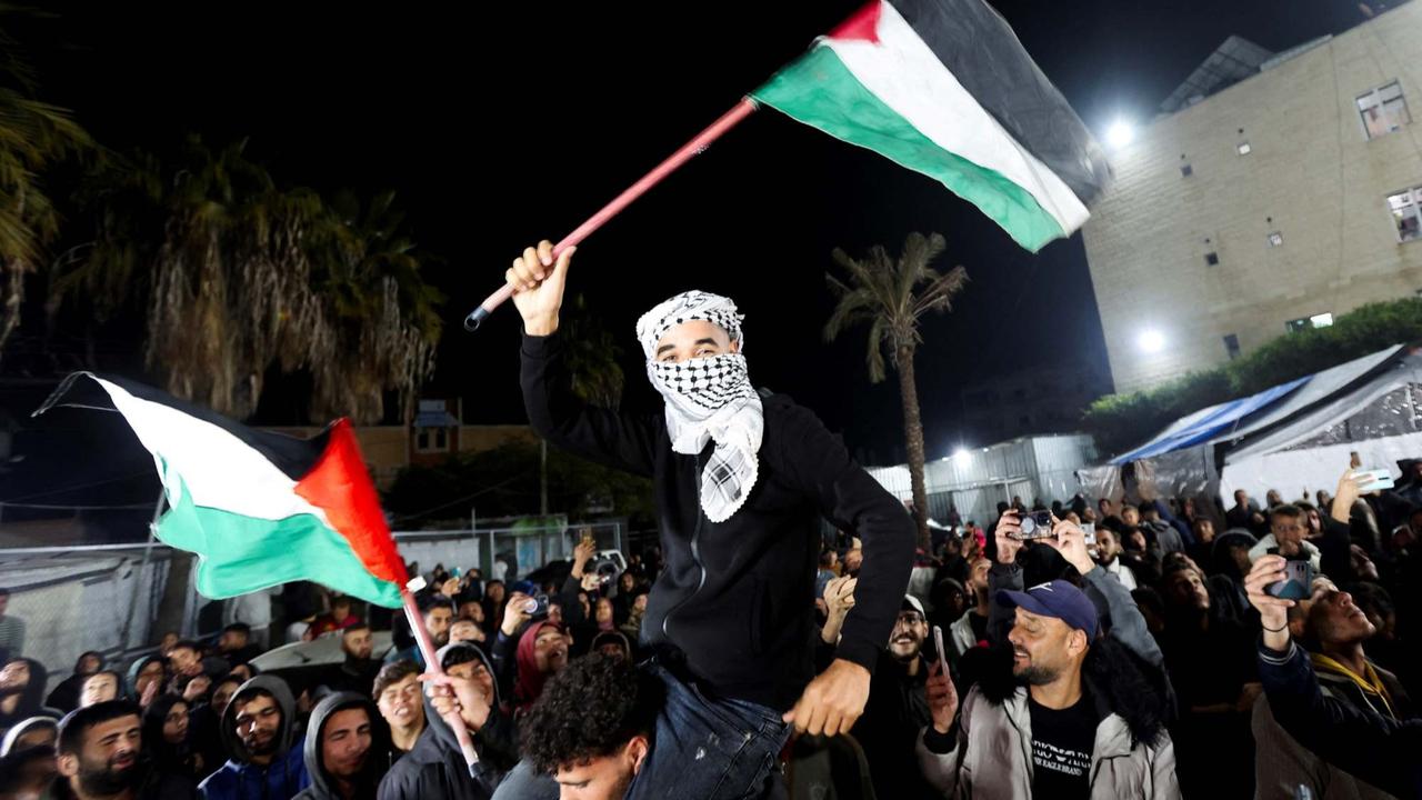Warga Jalur Gaza merayakan gencatan senjata Israel dan Hamas