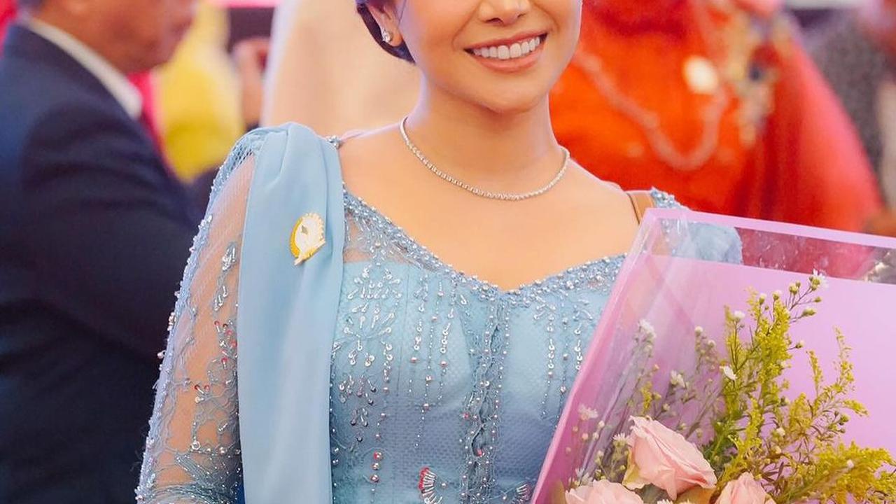 Kini Anggota DPRD Jabar, Ini 7 Potret Nisya Ahmad saat Bekerja Perlihatkan Ekspresi Serius - Pakai Baju Formal