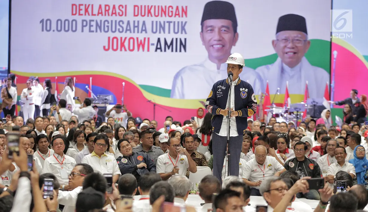 Capres nomor urut 01 Joko Widodo memberi sambutan pada Deklarasi Dukungan 10.000 Pengusaha untuk Jokowi-Ma'ruf Amin di Istora Senayan GBK, Jakarta, Kamis (21/3). Deklarasi dihadiri pengusaha dari skala kecil sampai besar. (Liputan6.com/Faizal Fanani)