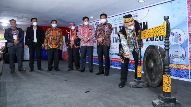 Kunjungi Koperasi Beraset Rp1,6 Triliun, MenkopUKM Target Koperasi Masuk Rantai Global
