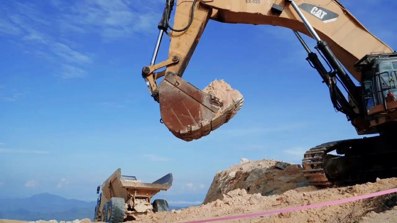 PT Merdeka Gold Resources Tbk (EMAS) anak perusahaan PT Merdeka Copper Gold Tbk (MDKA) melaksanakan penambangan pertama (first mining) di Proyek Emas Pani, Kabupaten Pohuwato, Gorontalo. (Foto Merdeka Gold Resources)
