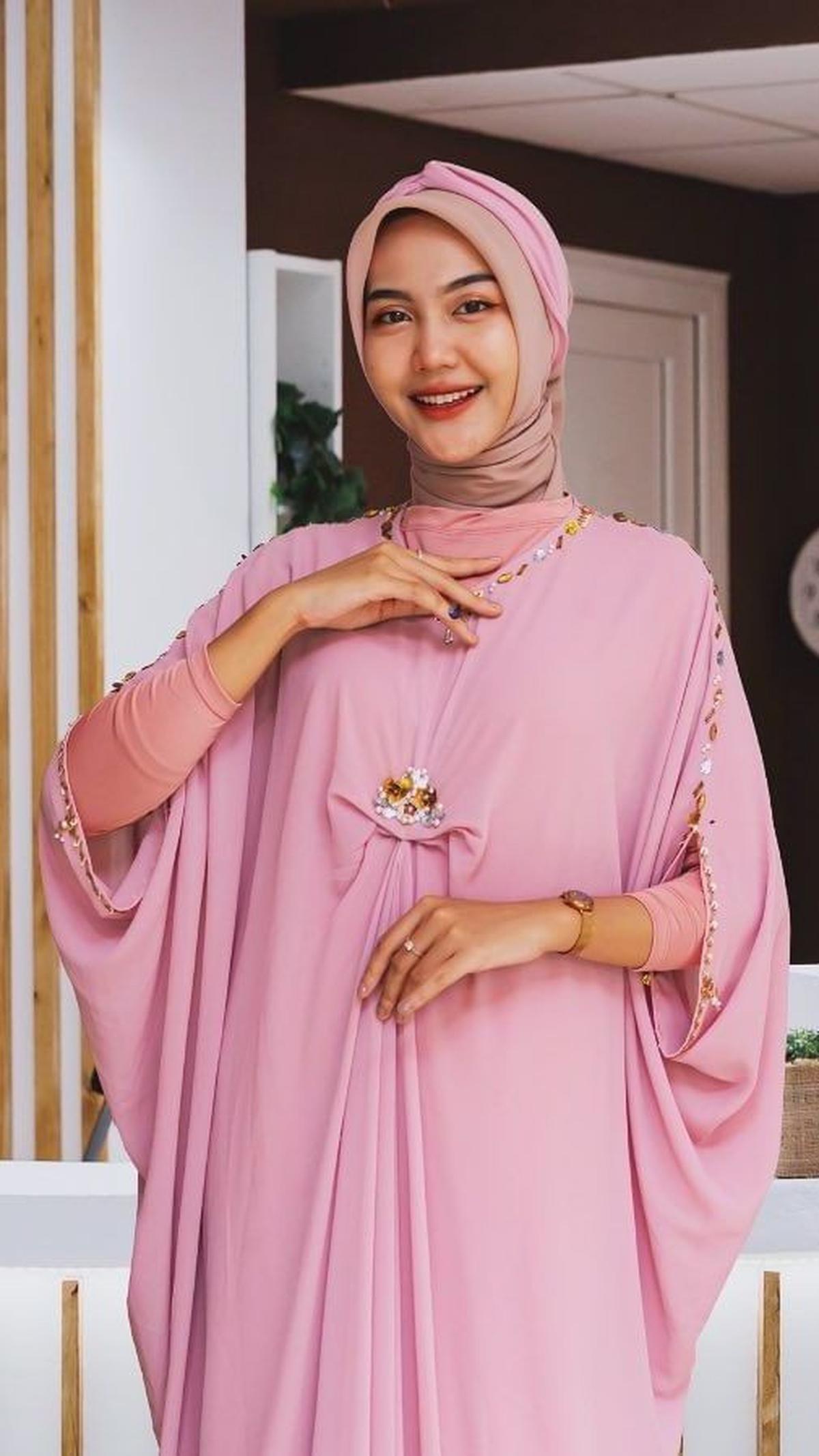 <b>Kaftan Mille Fleur: Tampilan Elegan yang sederhana </b>