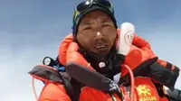 Kami Rita Sherpa, lelaki yang mencatat rekor memanjat Mount Everest untuk yang ke-23 kalinya (Dok.Instaram/@kamirithasherpa/https://www.instagram.com/p/BjEXAX1AS6z/Komarudin)