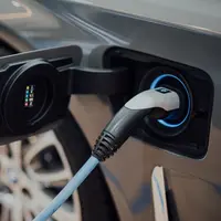 Ilustrasi mobil listrik (chuttersnap/Unsplash)