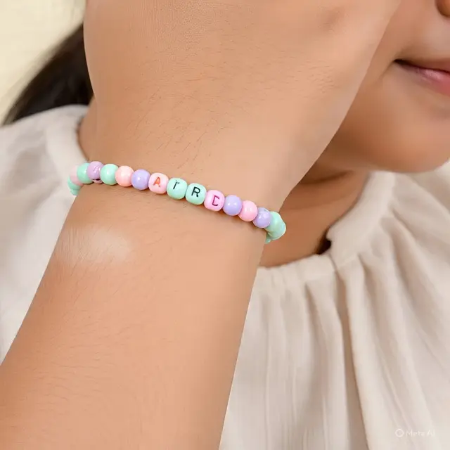 Model Gelang dari Manik-Manik Huruf