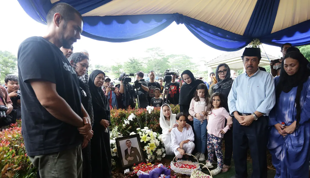 Pemakaman Ashraf Sinclair (Bambang E Ros/Fimela.com)