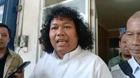 Komika Marshel menyambangi Kantor DPC Kantor DPC Gerindra Tangerang Selatan (Tangsel), Rabu (28/8/2024). (Liputan6.com/ Pramita Tristiawati)