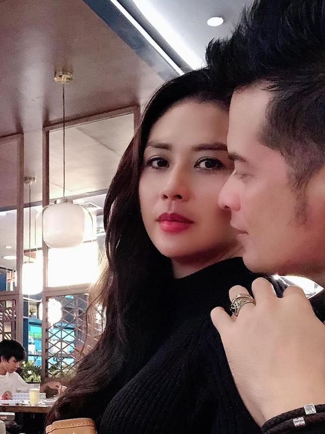 6 Potret Harmonis Choky Andriano dan Istri, Kini Diterpa Isu Perselingkuhan