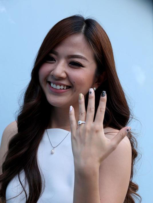Demi Menikahi Franda, Samuel Zylgwyn Pindah Agama - Photo Bintang.com