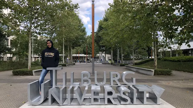 Cahyu Cantika Amiranti, Mahasiswi Universitas Tilburg, Belanda.