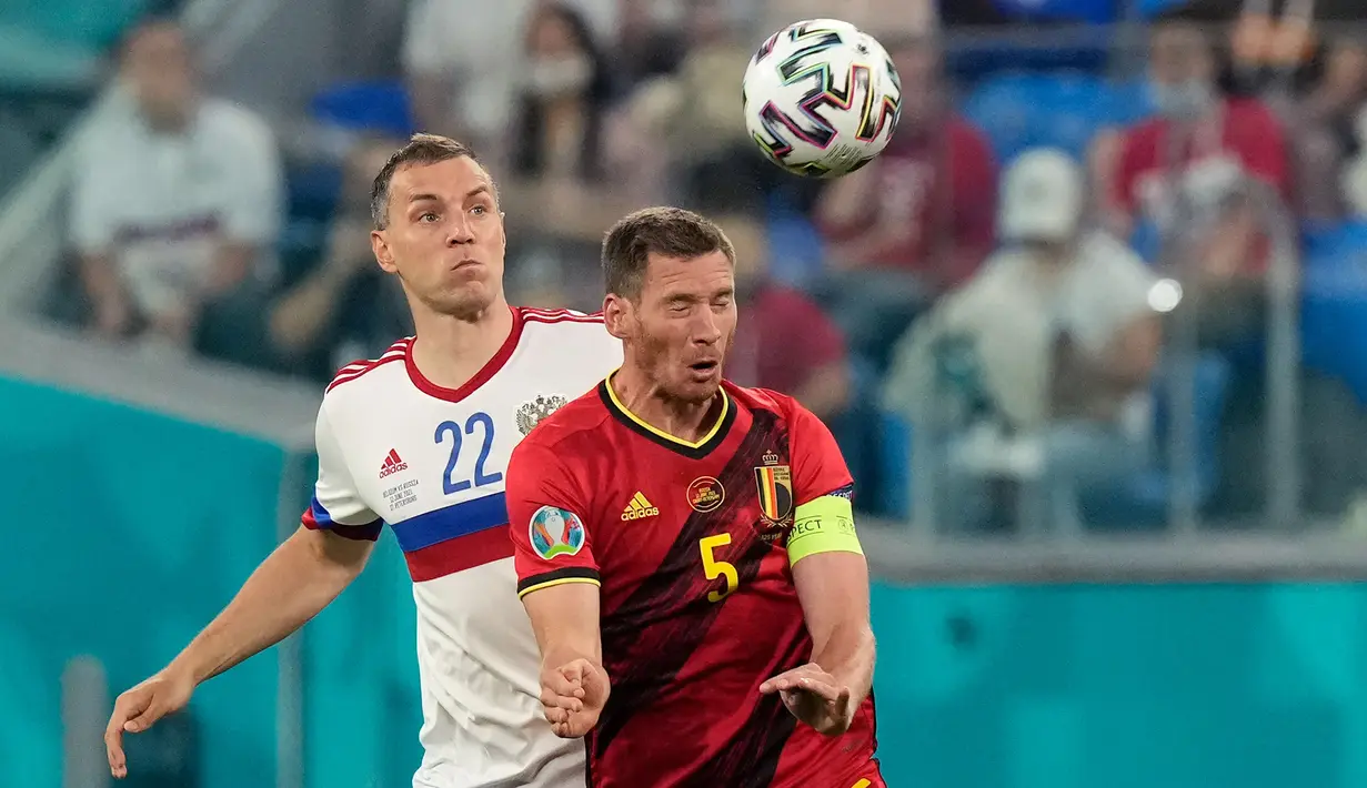 Jan Vertonghen pernah mengantarkan Belgia finis di posisi ketiga pada Piala Dunia 2018. Saat ini, ia merupakan pemain dengan caps terbanyak di Suad De Rode, yaitu 141 caps. Jebolan akademi Ajax Amsterdam itu pernah merasakan Liga Inggris bersama Tottenham Hotspur dan kini ia berseragam RSC Anderlecht. (AFP/Dmitry Lovetsky)