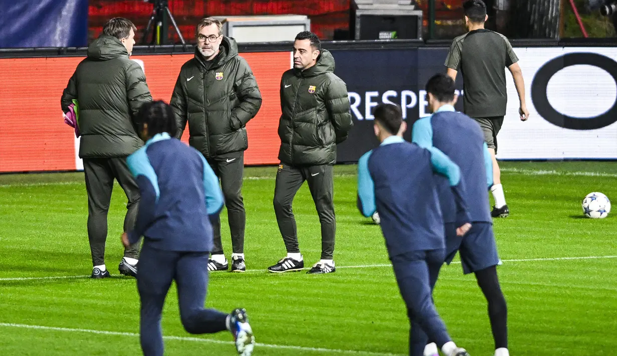 Meskipun kehilangan sejumlah pemain kunci karena cedera, Xavi Hernandez tetap optimistis dan siap menurunkan tim berpengalaman. (Tom Goyvaerts / Belga / AFP)