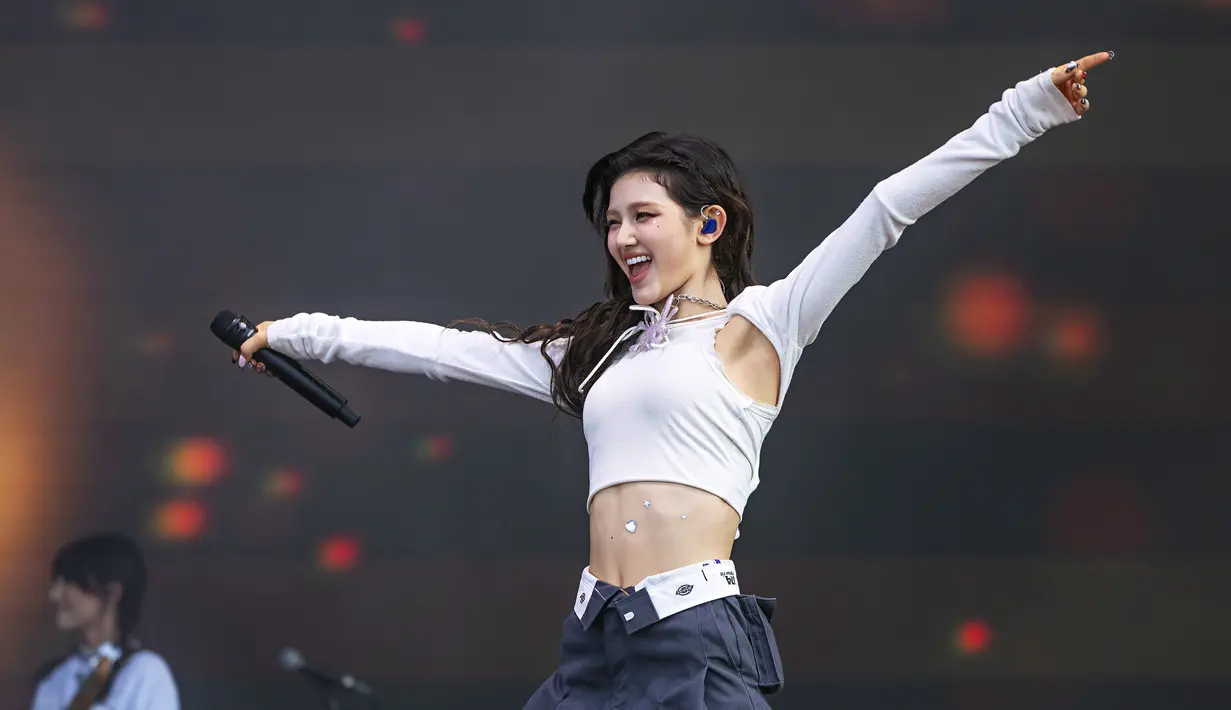 Ditto adalah salah satu lagu NewJeas yang paling ditunggu-tunggu dalam acara ini. "Lagu selanjutnya pasti kalian semua tahu, kalian siap?" kata Danielle. (Photo by Amy Harris/Invision/AP)