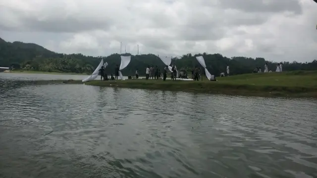 Makam di Tengah Waduk Sermo