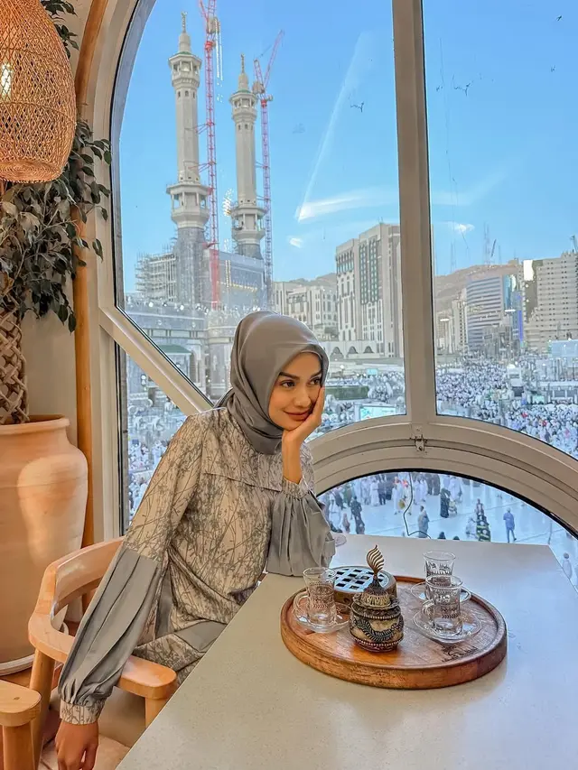 Gaya Hijab Andi Annisa Iasyah