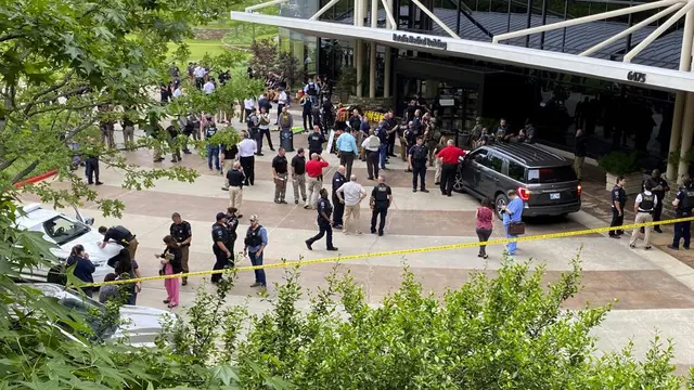 Lima orang, termasuk pelaku penembakan di sebuah rumah sakit di Oklahoma, Amerika Serikat, tewas di lokasi kejadian. (Ian Maule/Tulsa World via AP)