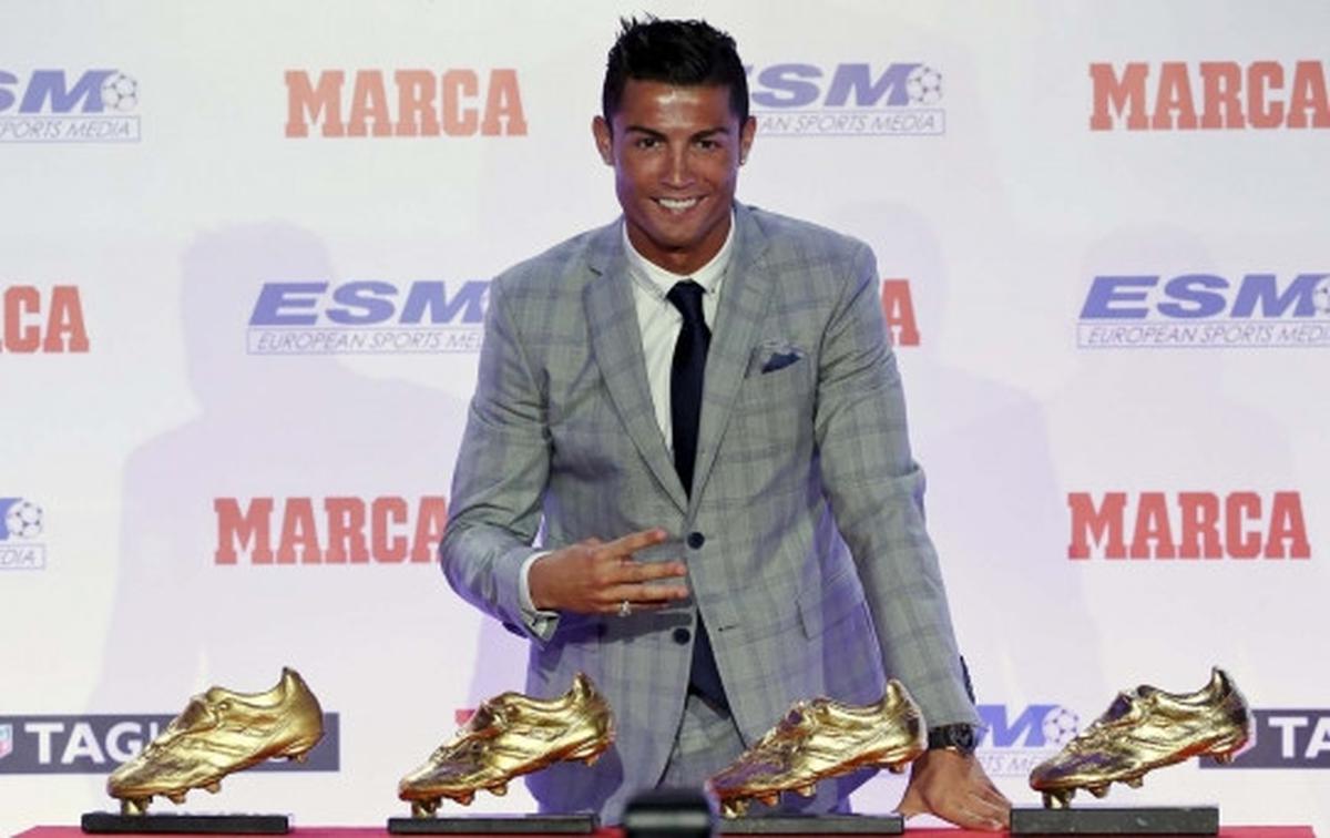 Semringah Cristiano Ronaldo kembali raih sepatu emas