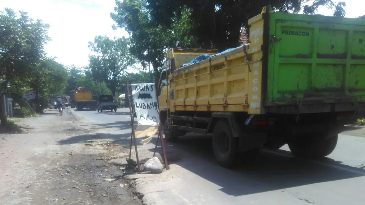 Awas Jebakan Batman di Sepanjang Jalan Nasional Surabaya-Madiun