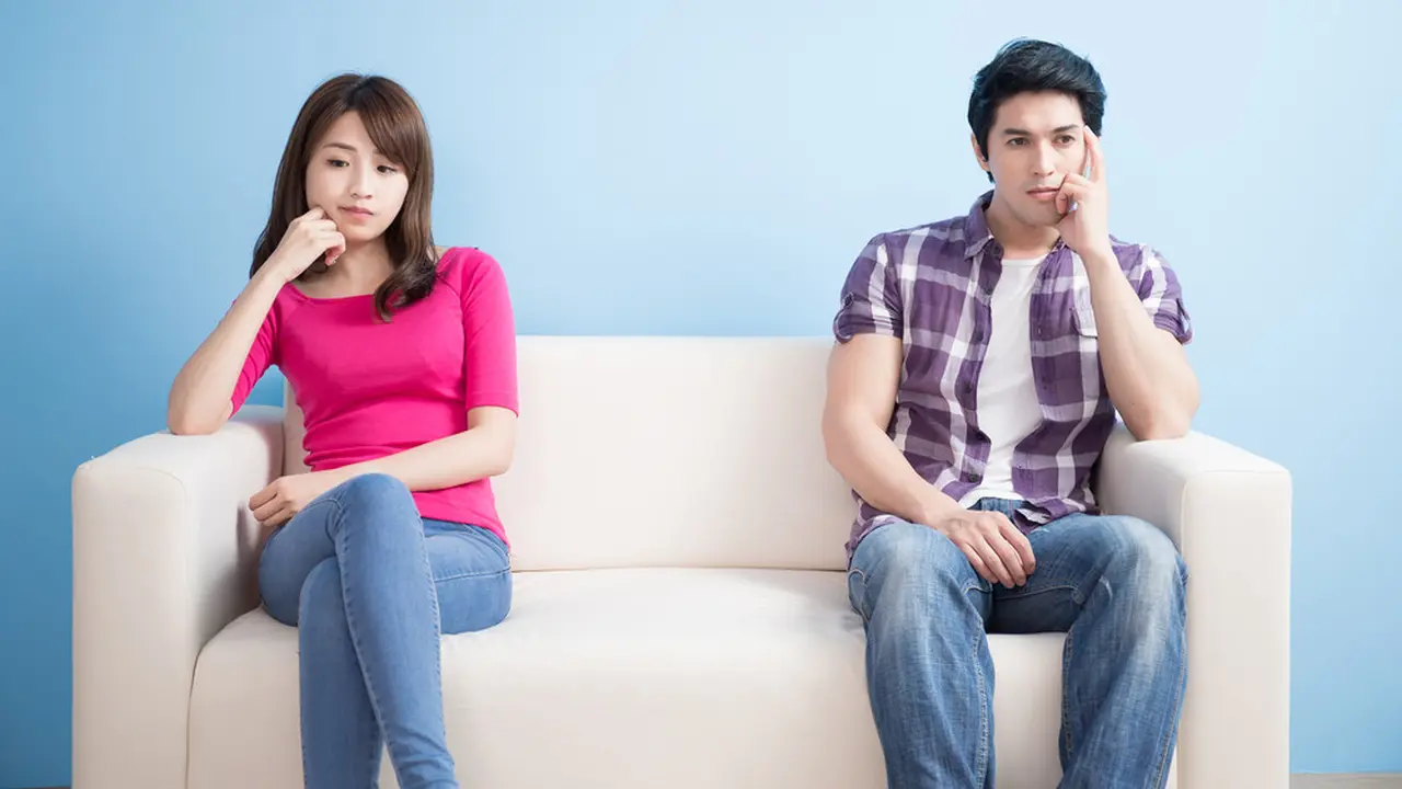 couple insecure