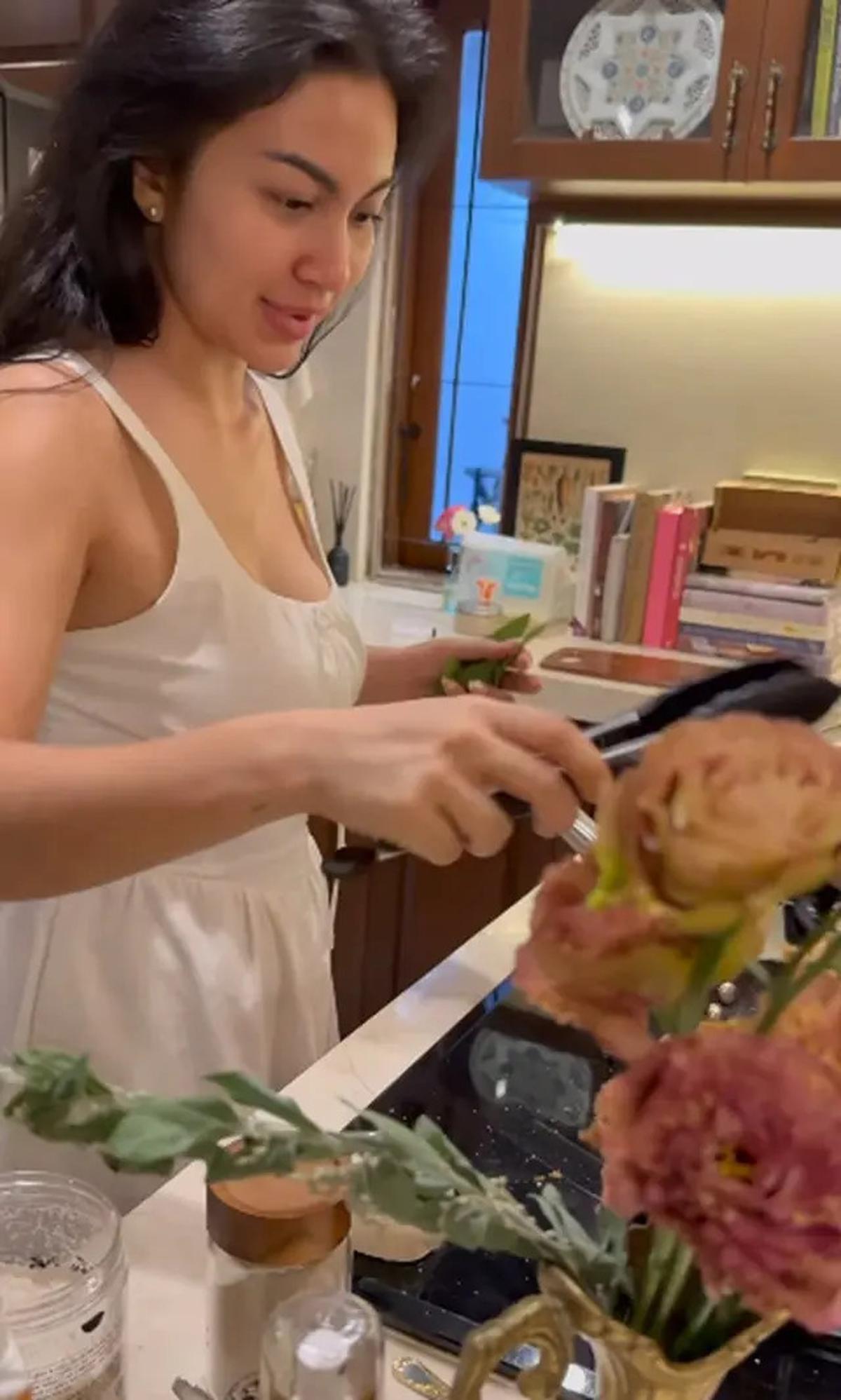 5 Potret Dapur Rumah Baru Ariel Tatum, Nuansa Klasik Hangat yang Bikin Betah