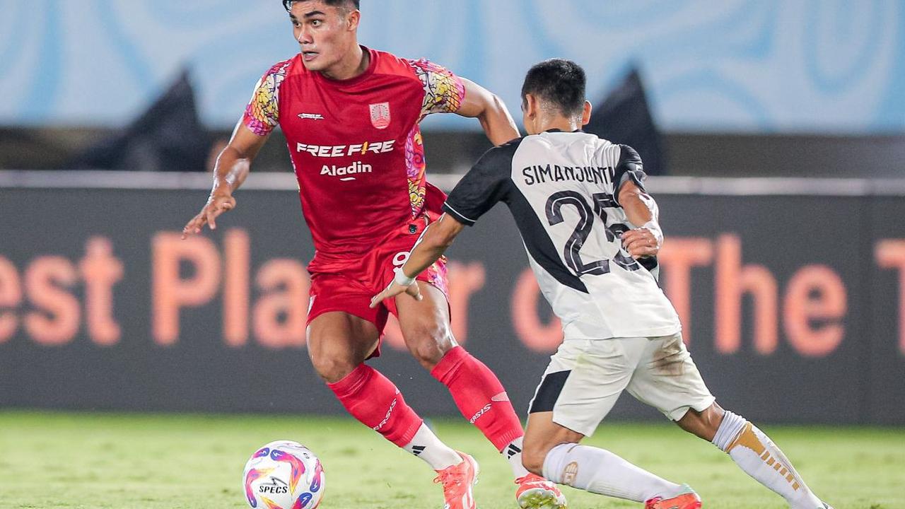 Persis Solo berhasil mengunci peringkat ketiga Piala Presiden 2024 setelah menumbangkan Persija Jakarta. Dalam duel yang berlangsung di Stadion Manahan, Solo, pada Sabtu (3/8/2024) malam WIB, Persis mengandaskan Persija dengan skor tipis 1-0.&nbsp;Foto: B