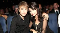 Terungkap, Justin Bieber Kirim Foto Kemaluannya ke Selena Gomez