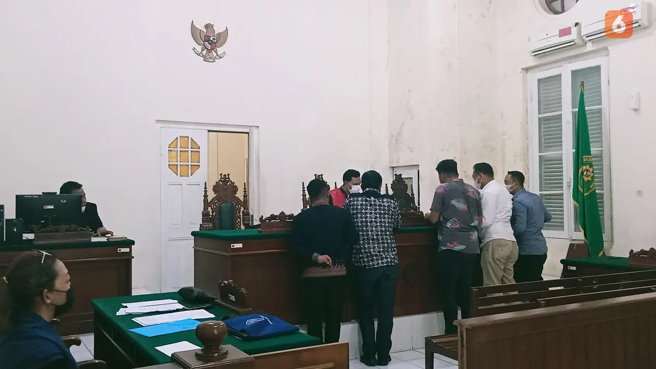 Istri tersangka dugaan penipuan dan penggelapan gugat praperadilan Polres Pelabuhan Makassar di Pengadilan Negeri Makassar (Liputan6.com/ Eka Hakim)