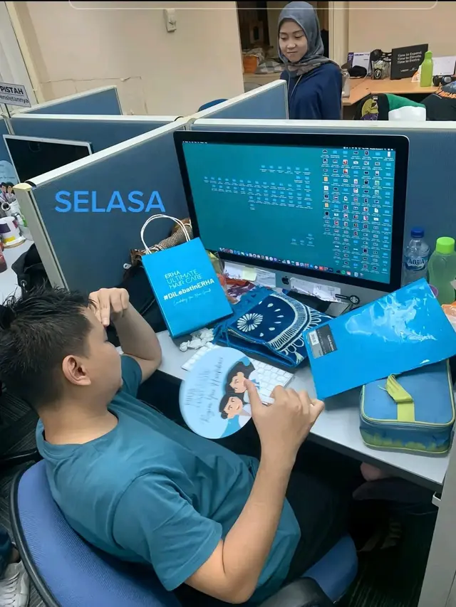 Baju Ngantor Unik