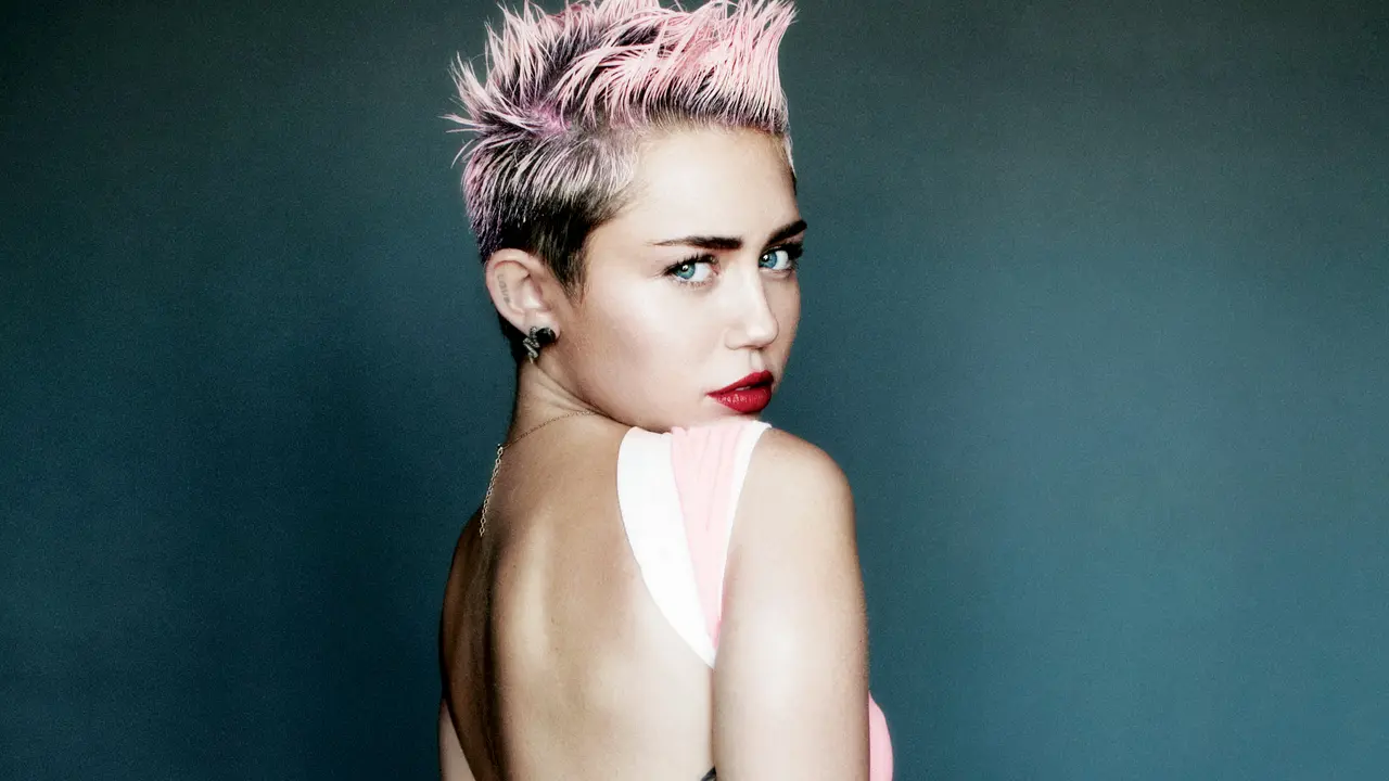 Cerita Kisah Cinta Miley Cyrus dengan Liam Hemsworth