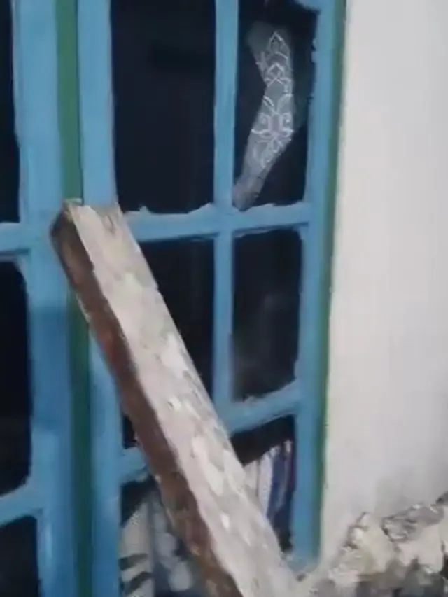 Rumah Rusak Akibat Gempa Sarmi Papua