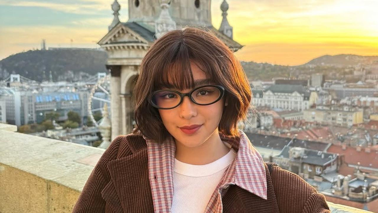 5 Potret Andrea Brillantes Tampil Beda dengan Berkacamata, Cantik Terus Penuh Pesona