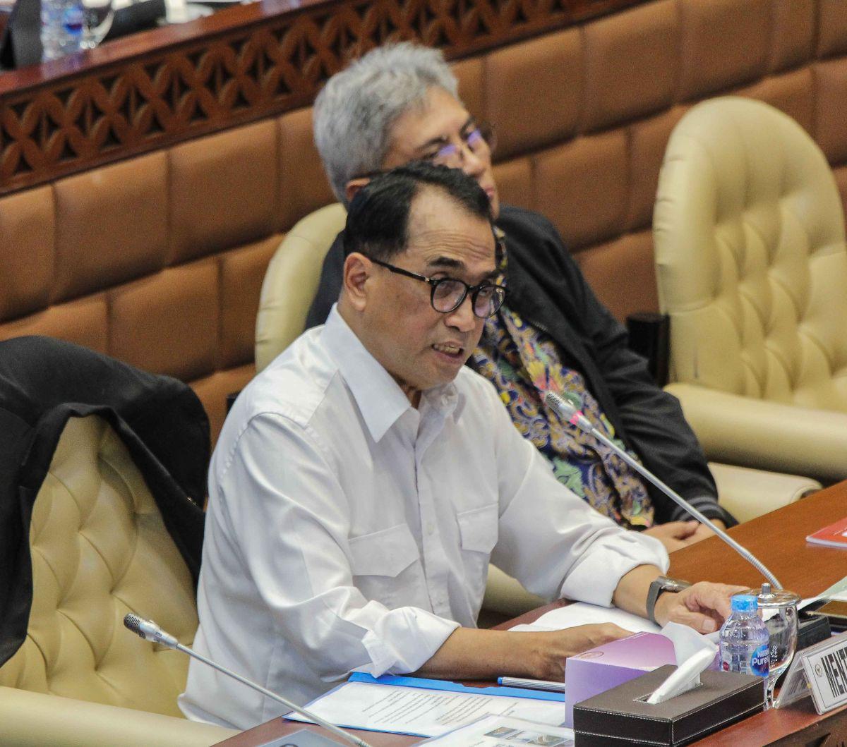 "Kami juga mempersilakan Arab Saudi jika ingin membuka penerbangan ke Indonesia, termasuk ke Kertajati, Bali dan di lain tempat," ujar Menhub.