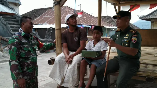 Siswa SD di Bangli pergi pulang sekolah naik sampan