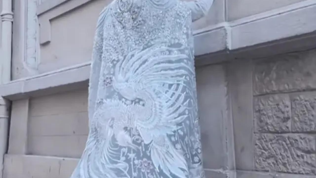 Potret Model Gaun Putih yang Dipakai Syahrini saat Festival Film Cannes 2025, Detail Motif Burung Curi Perhatian