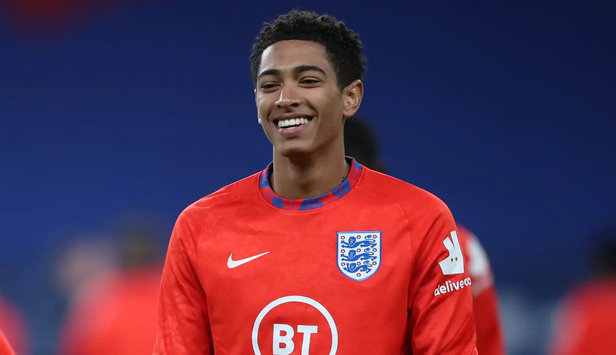 3. Jude Bellingham (17 tahun) - Gelandang Borussia Dortmund ini tampil menawan di kompetisi Liga Jerman. Jude Bellingham dipercaya akan terus berkembang dan menjadi aset pemain bagi timnas Inggris. (AFP/Nick Potts/pool)