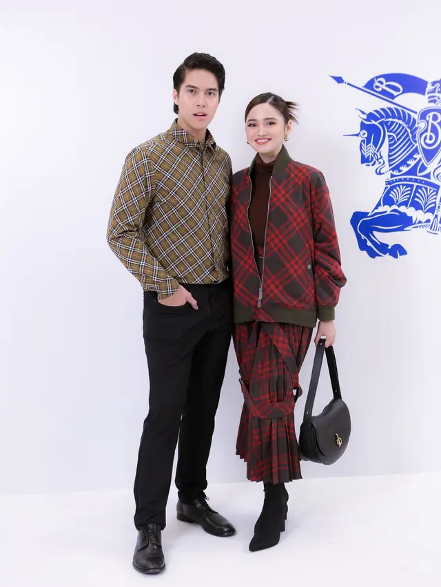 6 Adu Gaya Couple di Acara Burberry Outerwear 2024 Jakarta, Thariq Halilintar-Aaliyah Massaid hingga El Rumi-Syifa Hajdu