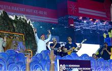 VIDEO: Momen Seskab Teddy Asyik Joget di Atas Mobil Karnaval Depan Prabowo dan Panglima TNI Agus