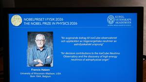 Teleskop dari Es dan Nobel Fisika 2026: Jejak Francis Halzen
