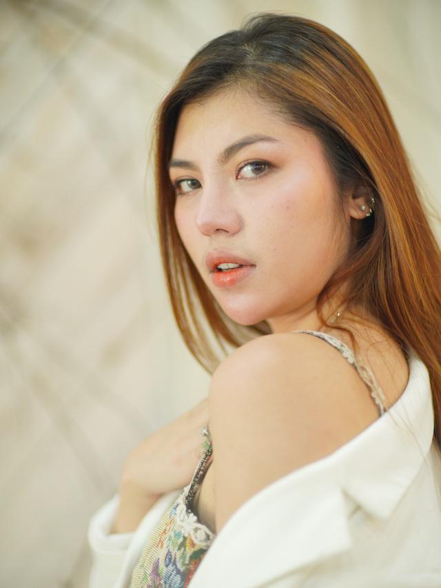 Penyanyi Julia Vio yang dikenal dengan lagu Bodo Amat. (IST)