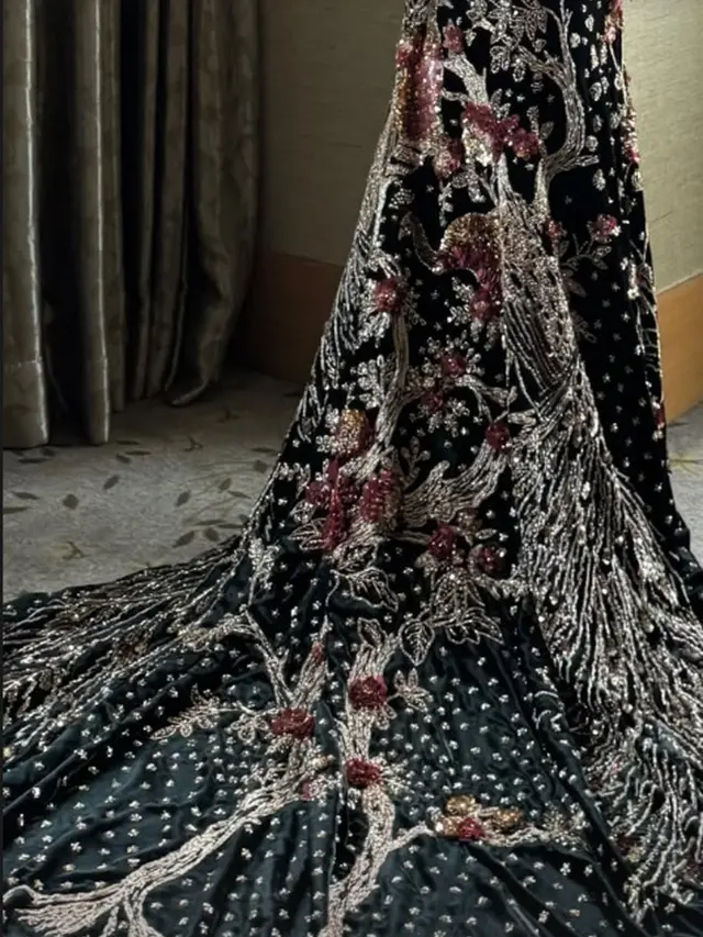 Detail Kebaya Beludru Alyssa Bak Putri Solo