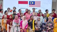 Beragam kreasi kebaya di Nusantara yang berpadu dengan wastra. (dok. Liputan6.com/Dinny Mutiah)