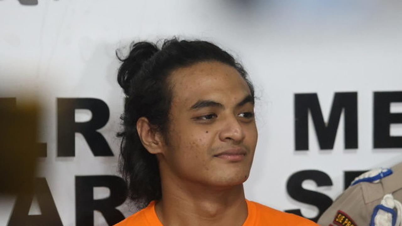 "Dari hasil hubungan tersebut anak korban LM diduga telah mengalami kehamilan serta anak korban LM dipaksa untuk menggugurkan kandungannya oleh tersangka VAB. Karena perbuatan VAB tersebut tidak mau diketahui oleh keluarganya," katanya.
